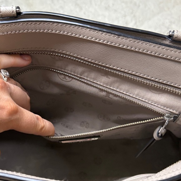 Tory Burch Robinson Crosshatch Tote Shoulder Bag Taupe - Picture 12 of 16